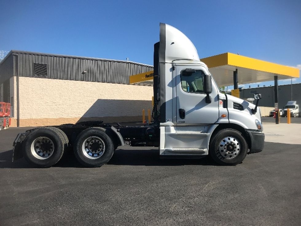 Day Cab Tractor-Heavy Duty Tractors-Freightliner-2020-Cascadia 11364ST-Jessup-PA-547,678\n\t\tmiles-$ 37,500 - Image 8