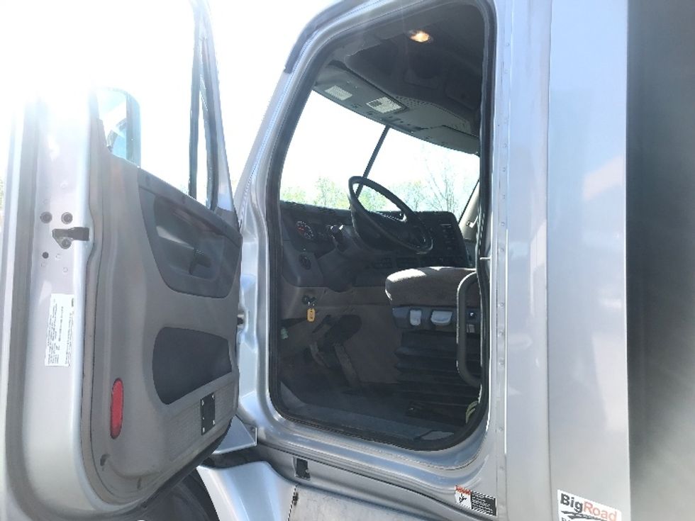 Day Cab Tractor-Heavy Duty Tractors-Freightliner-2020-Cascadia 11364ST-Jessup-PA-547,678\n\t\tmiles-$ 37,500 - Image 9