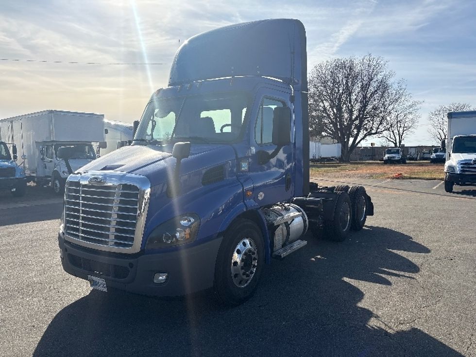 Day Cab Tractor-Heavy Duty Tractors-Freightliner-2020-Cascadia 11364ST-Mebane-NC-339,771\n\t\tmiles-$ 48,000 - Image 3