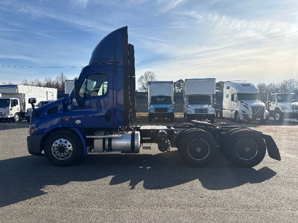 Day Cab Tractor-Heavy Duty Tractors-Freightliner-2020-Cascadia 11364ST-Mebane-NC-339,771\n\t\tmiles-$ 48,000 - Image 4