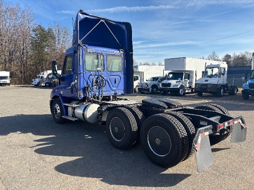 Day Cab Tractor-Heavy Duty Tractors-Freightliner-2020-Cascadia 11364ST-Mebane-NC-339,771\n\t\tmiles-$ 48,000 - Image 5