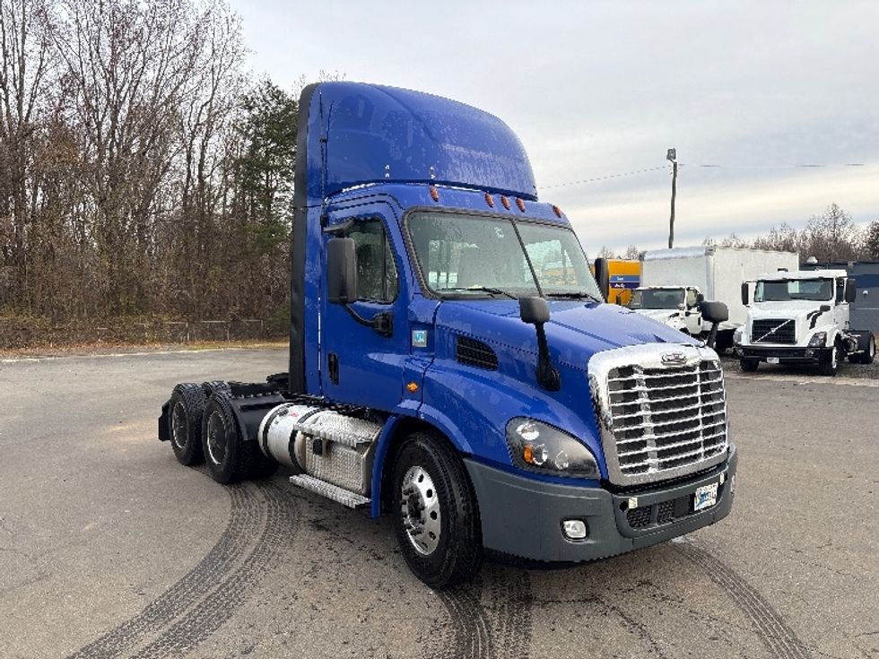Day Cab Tractor-Heavy Duty Tractors-Freightliner-2020-Cascadia 11364ST-Mebane-NC-352,954\n\t\tmiles-$ 47,250 - Image 1