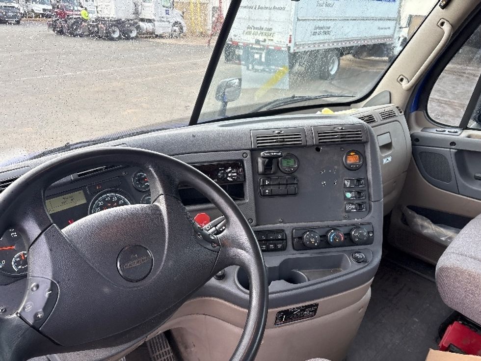 Day Cab Tractor-Heavy Duty Tractors-Freightliner-2020-Cascadia 11364ST-Mebane-NC-352,954\n\t\tmiles-$ 47,250 - Image 10