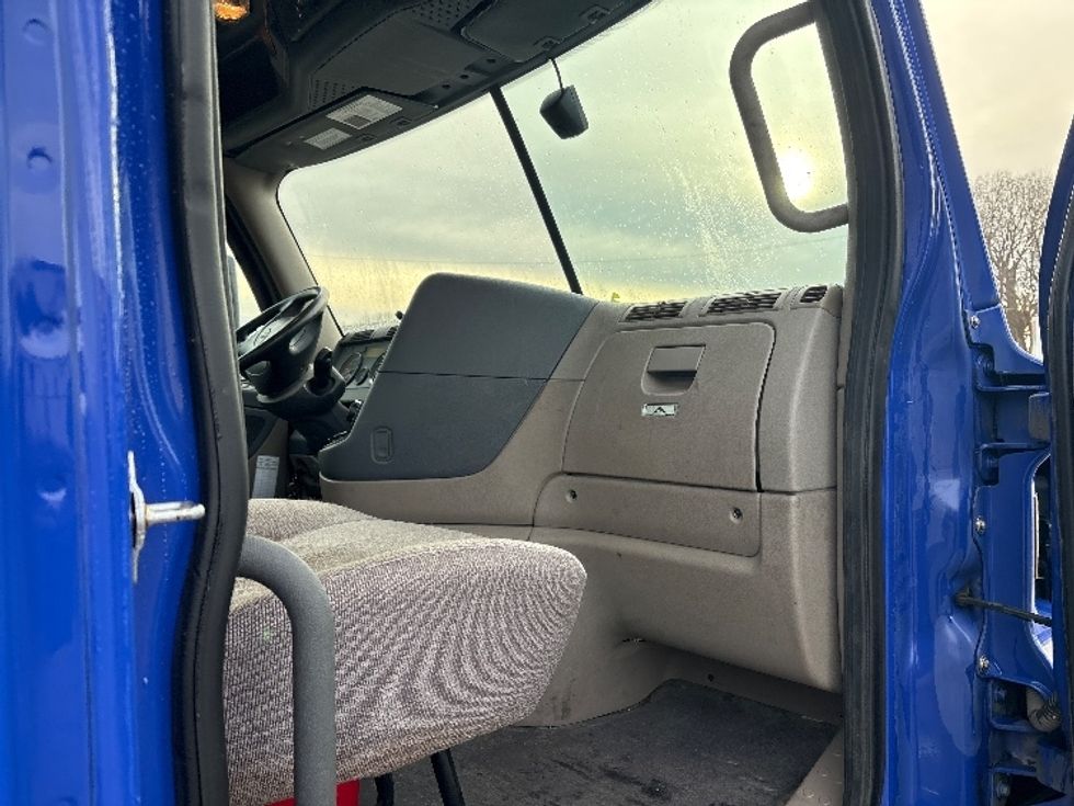 Day Cab Tractor-Heavy Duty Tractors-Freightliner-2020-Cascadia 11364ST-Mebane-NC-352,954\n\t\tmiles-$ 47,250 - Image 12