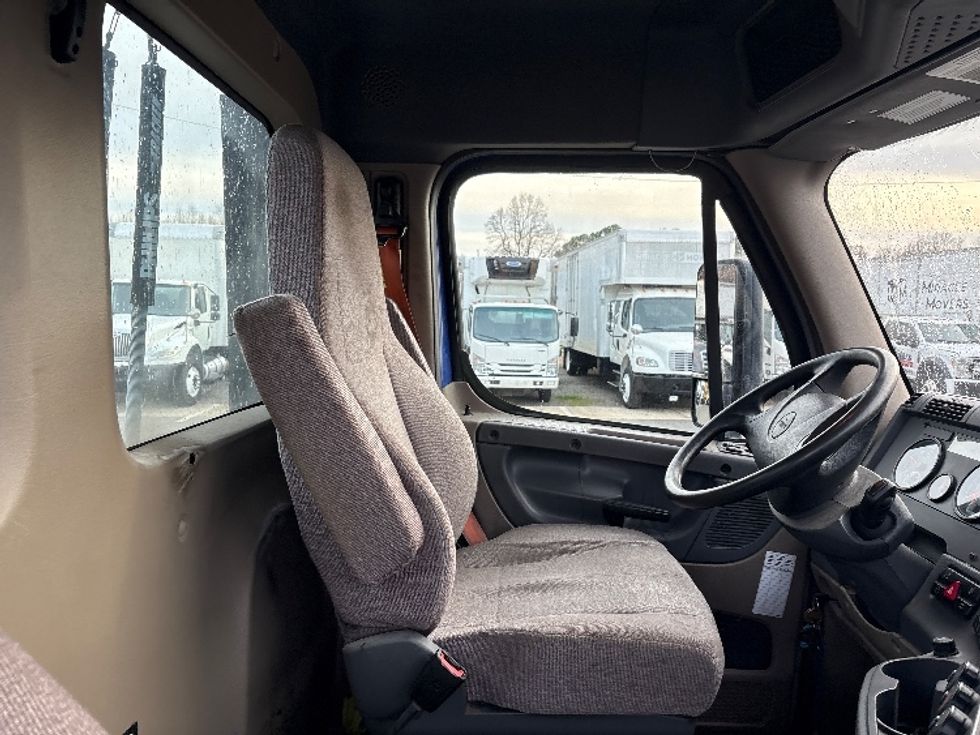 Day Cab Tractor-Heavy Duty Tractors-Freightliner-2020-Cascadia 11364ST-Mebane-NC-352,954\n\t\tmiles-$ 47,250 - Image 14