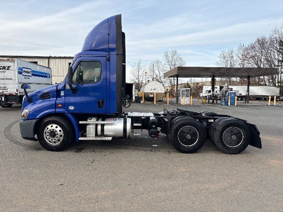 Day Cab Tractor-Heavy Duty Tractors-Freightliner-2020-Cascadia 11364ST-Mebane-NC-352,954\n\t\tmiles-$ 47,250 - Image 4