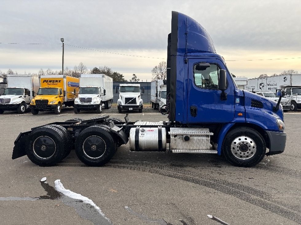 Day Cab Tractor-Heavy Duty Tractors-Freightliner-2020-Cascadia 11364ST-Mebane-NC-352,954\n\t\tmiles-$ 47,250 - Image 8