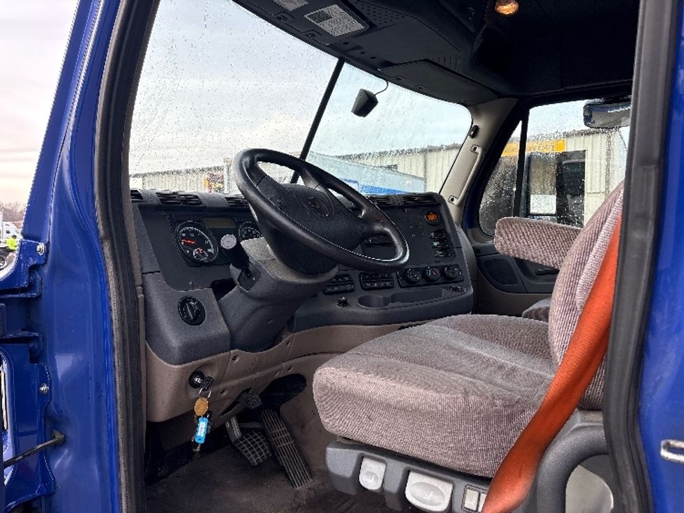 Day Cab Tractor-Heavy Duty Tractors-Freightliner-2020-Cascadia 11364ST-Mebane-NC-352,954\n\t\tmiles-$ 47,250 - Image 9