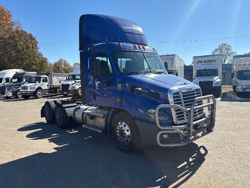 Day Cab Tractor-Heavy Duty Tractors-Freightliner-2020-Cascadia 11364ST-Mebane-NC-358,229\n\t\tmiles-$ 47,000 - Image 1