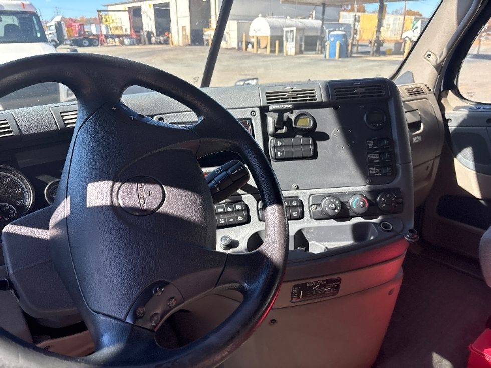 Day Cab Tractor-Heavy Duty Tractors-Freightliner-2020-Cascadia 11364ST-Mebane-NC-358,229\n\t\tmiles-$ 47,000 - Image 10