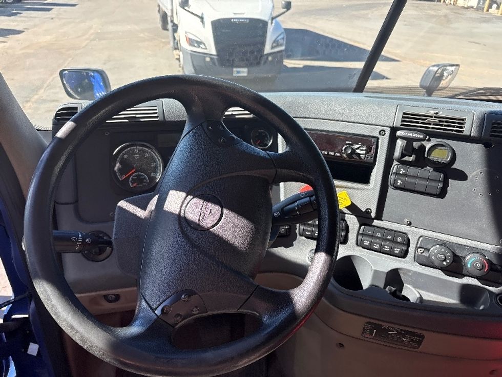 Day Cab Tractor-Heavy Duty Tractors-Freightliner-2020-Cascadia 11364ST-Mebane-NC-358,229\n\t\tmiles-$ 47,000 - Image 11
