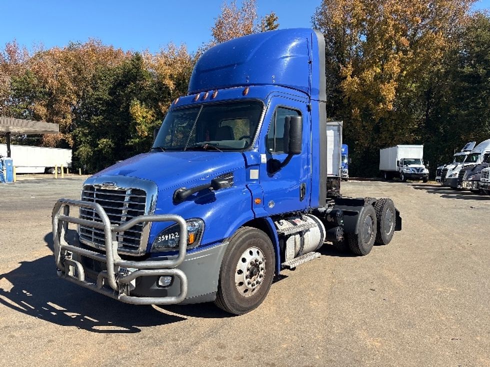 Day Cab Tractor-Heavy Duty Tractors-Freightliner-2020-Cascadia 11364ST-Mebane-NC-358,229\n\t\tmiles-$ 47,000 - Image 3