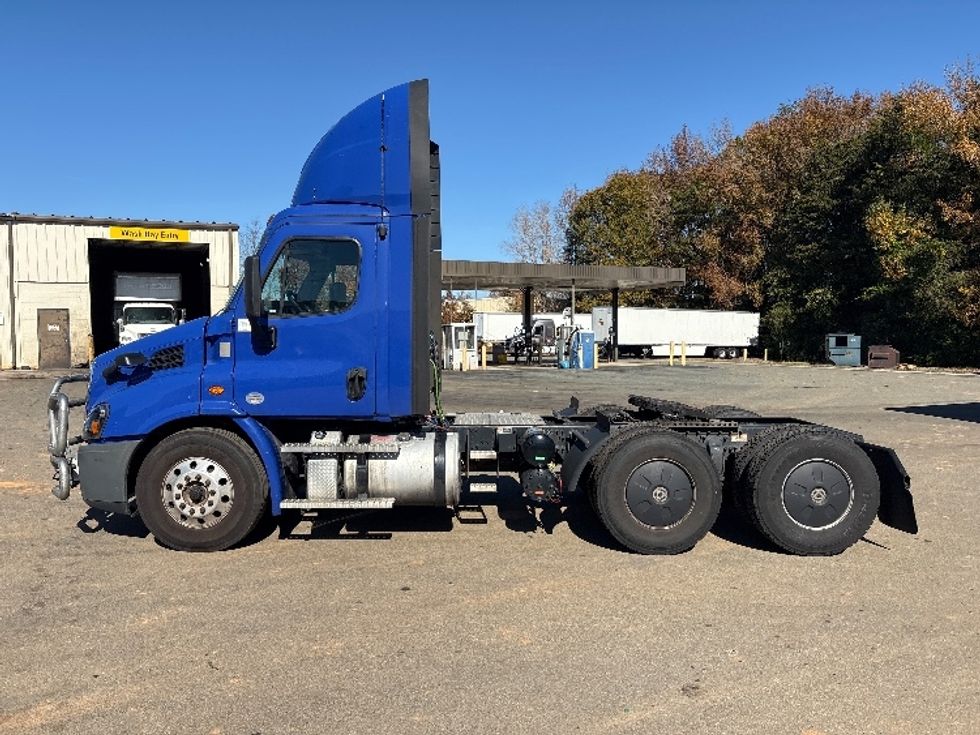 Day Cab Tractor-Heavy Duty Tractors-Freightliner-2020-Cascadia 11364ST-Mebane-NC-358,229\n\t\tmiles-$ 47,000 - Image 4