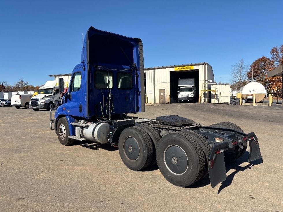 Day Cab Tractor-Heavy Duty Tractors-Freightliner-2020-Cascadia 11364ST-Mebane-NC-358,229\n\t\tmiles-$ 47,000 - Image 5