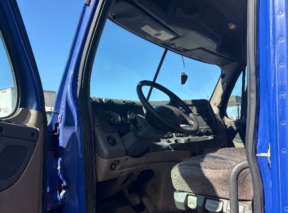 Day Cab Tractor-Heavy Duty Tractors-Freightliner-2020-Cascadia 11364ST-Mebane-NC-358,229\n\t\tmiles-$ 47,000 - Image 9