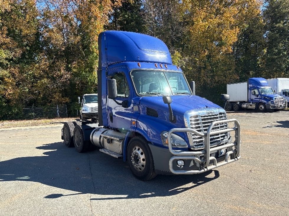 Day Cab Tractor-Heavy Duty Tractors-Freightliner-2020-Cascadia 11364ST-Mebane-NC-392,096\n\t\tmiles-$ 45,250 - Image 1