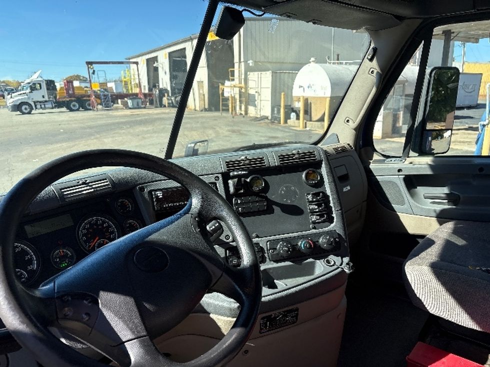 Day Cab Tractor-Heavy Duty Tractors-Freightliner-2020-Cascadia 11364ST-Mebane-NC-392,096\n\t\tmiles-$ 45,250 - Image 10