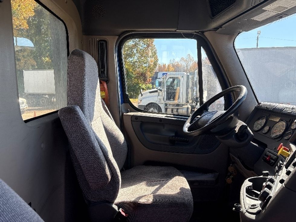 Day Cab Tractor-Heavy Duty Tractors-Freightliner-2020-Cascadia 11364ST-Mebane-NC-392,096\n\t\tmiles-$ 45,250 - Image 14