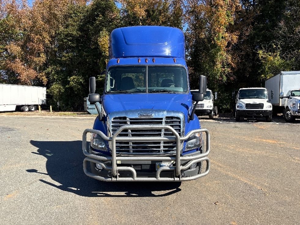 Day Cab Tractor-Heavy Duty Tractors-Freightliner-2020-Cascadia 11364ST-Mebane-NC-392,096\n\t\tmiles-$ 45,250 - Image 2