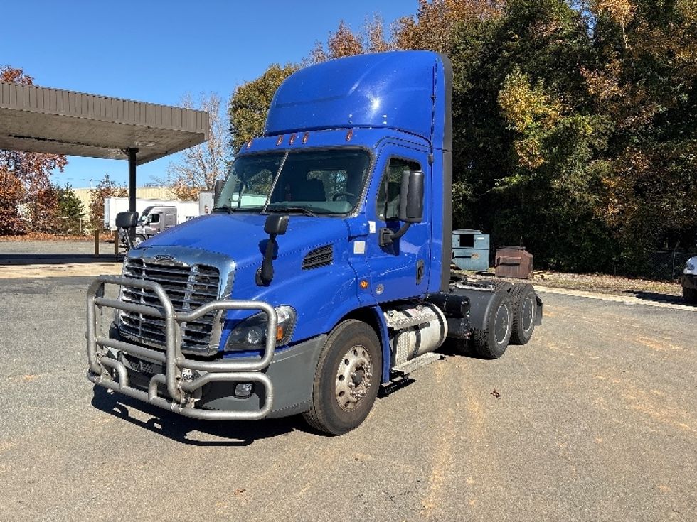 Day Cab Tractor-Heavy Duty Tractors-Freightliner-2020-Cascadia 11364ST-Mebane-NC-392,096\n\t\tmiles-$ 45,250 - Image 3