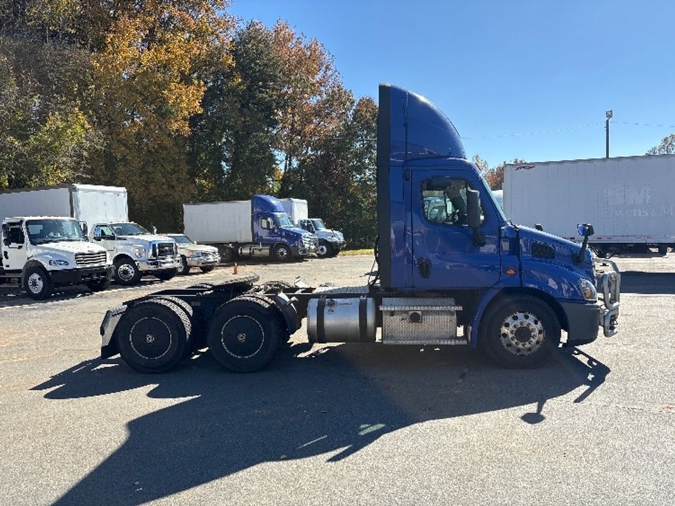 Day Cab Tractor-Heavy Duty Tractors-Freightliner-2020-Cascadia 11364ST-Mebane-NC-392,096\n\t\tmiles-$ 45,250 - Image 8