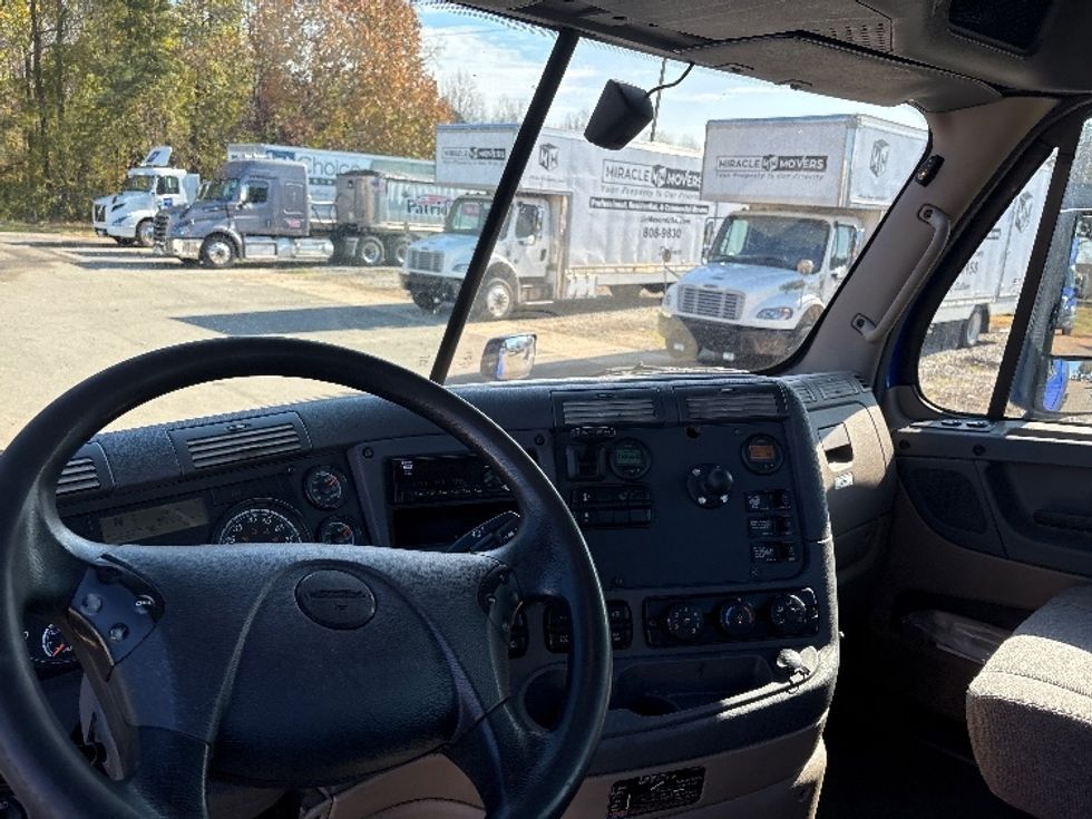 Day Cab Tractor-Heavy Duty Tractors-Freightliner-2020-Cascadia 11364ST-Mebane-NC-441,000\n\t\tmiles-$ 41,750 - Image 10