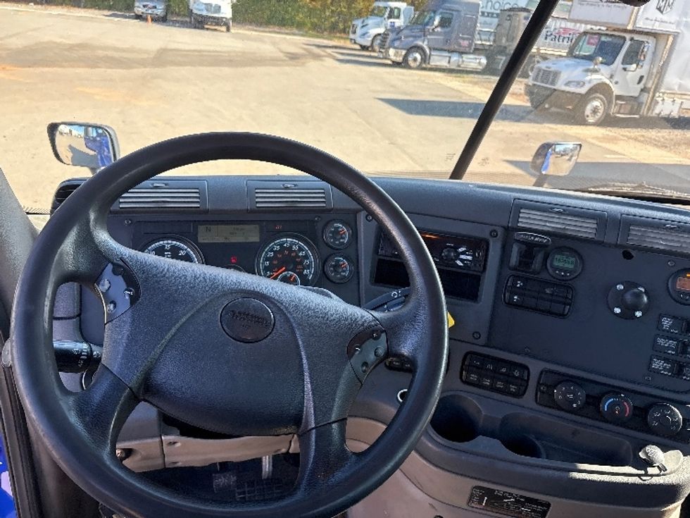 Day Cab Tractor-Heavy Duty Tractors-Freightliner-2020-Cascadia 11364ST-Mebane-NC-441,000\n\t\tmiles-$ 41,750 - Image 11