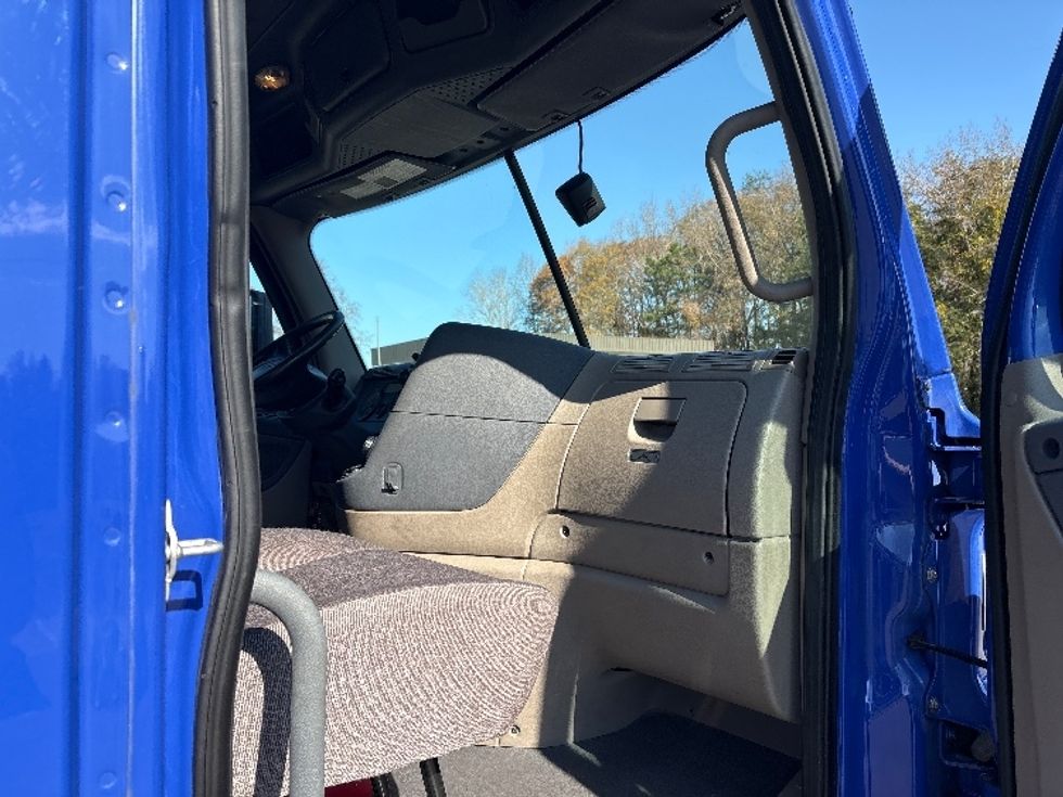 Day Cab Tractor-Heavy Duty Tractors-Freightliner-2020-Cascadia 11364ST-Mebane-NC-441,000\n\t\tmiles-$ 41,750 - Image 12