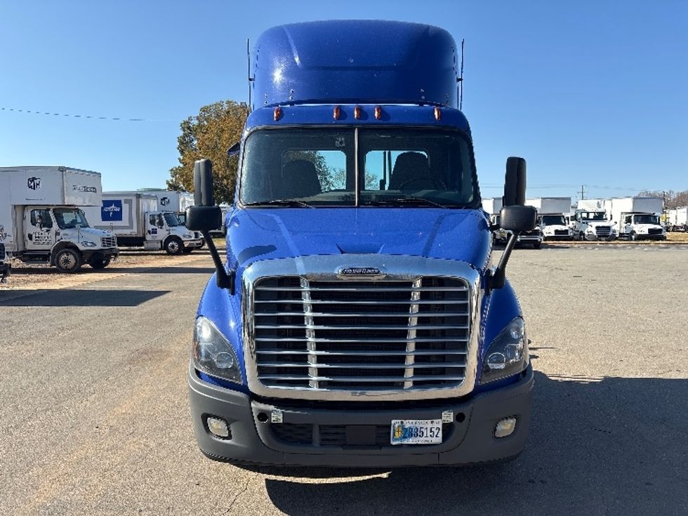 Day Cab Tractor-Heavy Duty Tractors-Freightliner-2020-Cascadia 11364ST-Mebane-NC-441,000\n\t\tmiles-$ 41,750 - Image 2