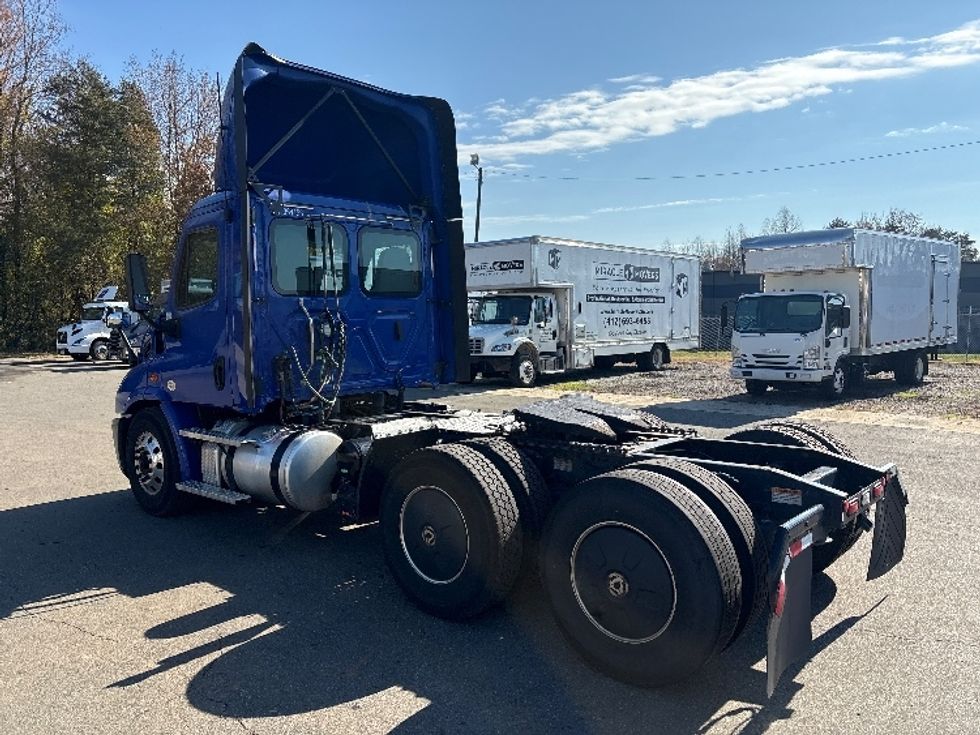 Day Cab Tractor-Heavy Duty Tractors-Freightliner-2020-Cascadia 11364ST-Mebane-NC-441,000\n\t\tmiles-$ 41,750 - Image 5