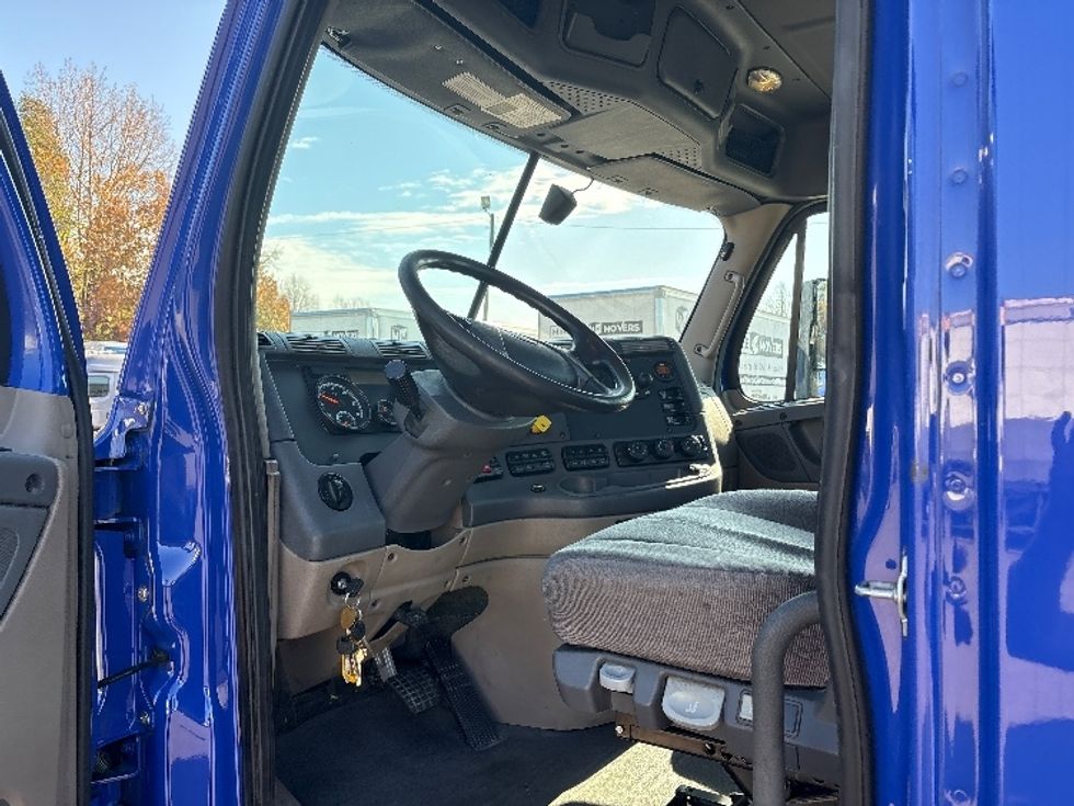 Day Cab Tractor-Heavy Duty Tractors-Freightliner-2020-Cascadia 11364ST-Mebane-NC-441,000\n\t\tmiles-$ 41,750 - Image 9