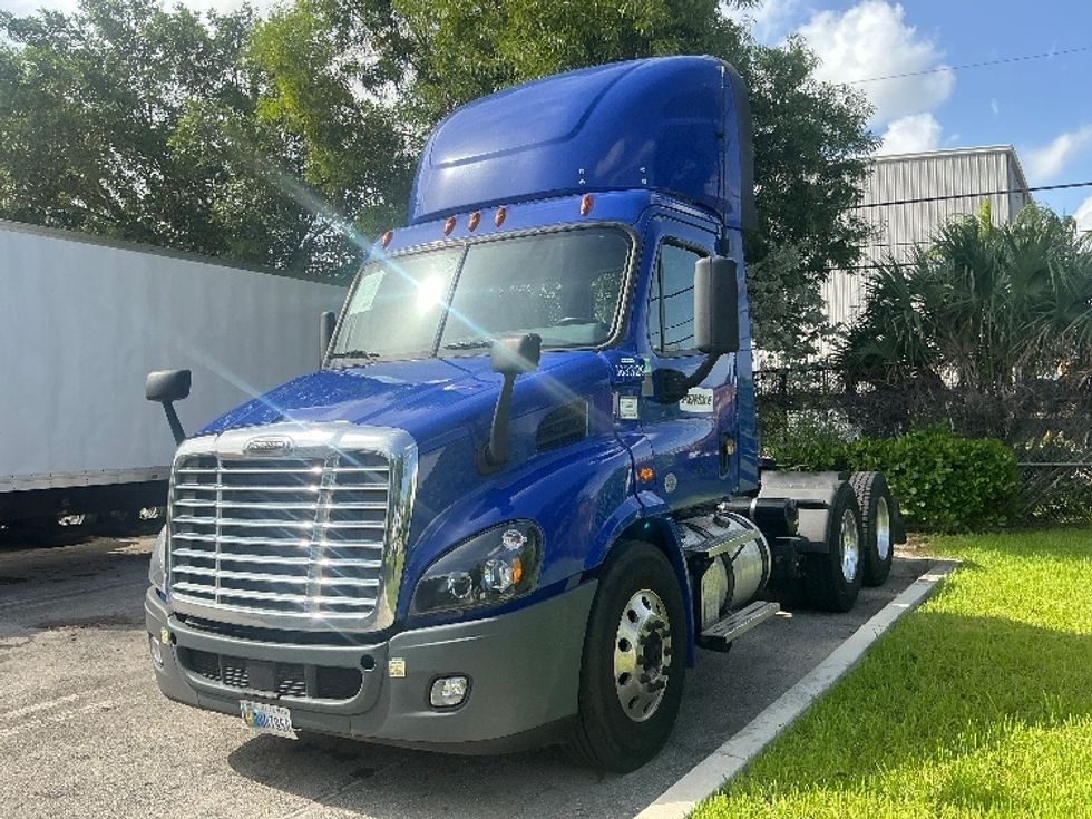 Day Cab Tractor-Heavy Duty Tractors-Freightliner-2020-Cascadia 11364ST-Medley-FL-374,864\n\t\tmiles-$ 47,250 - Image 1
