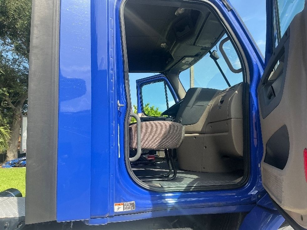 Day Cab Tractor-Heavy Duty Tractors-Freightliner-2020-Cascadia 11364ST-Medley-FL-374,864\n\t\tmiles-$ 47,250 - Image 12
