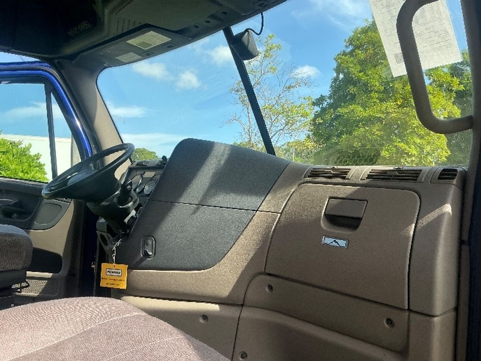 Day Cab Tractor-Heavy Duty Tractors-Freightliner-2020-Cascadia 11364ST-Medley-FL-374,864\n\t\tmiles-$ 47,250 - Image 13