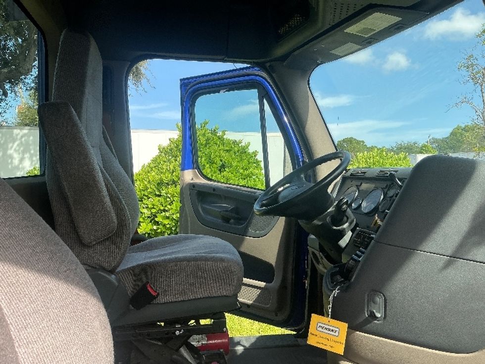 Day Cab Tractor-Heavy Duty Tractors-Freightliner-2020-Cascadia 11364ST-Medley-FL-374,864\n\t\tmiles-$ 47,250 - Image 14