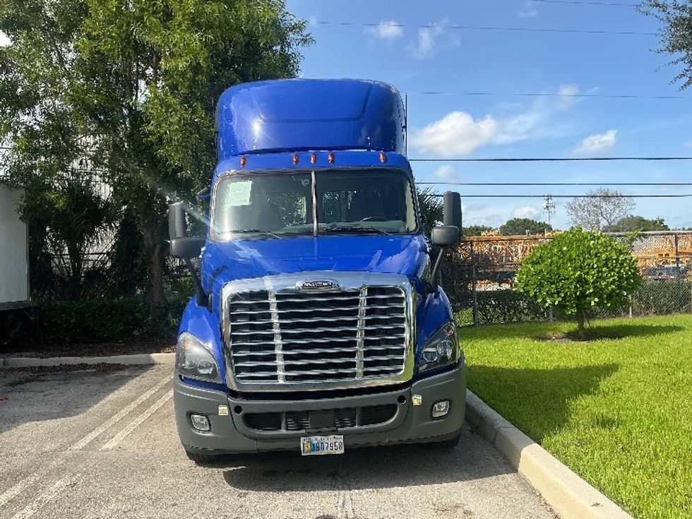 Day Cab Tractor-Heavy Duty Tractors-Freightliner-2020-Cascadia 11364ST-Medley-FL-374,864\n\t\tmiles-$ 47,250 - Image 2