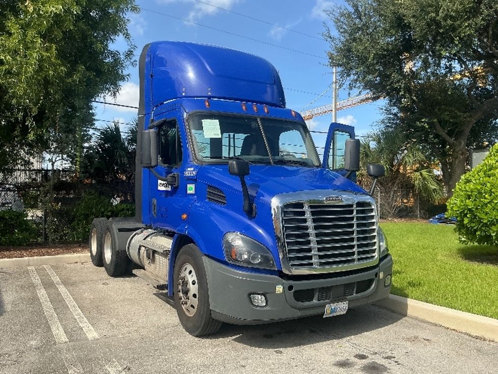 Day Cab Tractor-Heavy Duty Tractors-Freightliner-2020-Cascadia 11364ST-Medley-FL-374,864\n\t\tmiles-$ 47,250 - Image 3