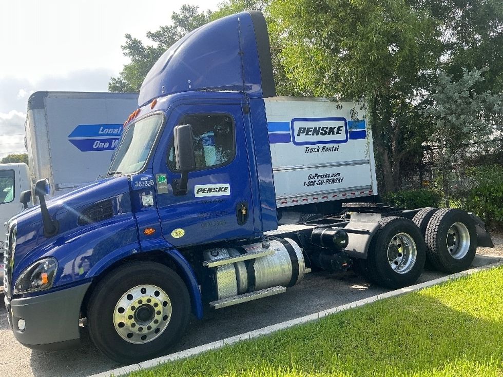 Day Cab Tractor-Heavy Duty Tractors-Freightliner-2020-Cascadia 11364ST-Medley-FL-374,864\n\t\tmiles-$ 47,250 - Image 4