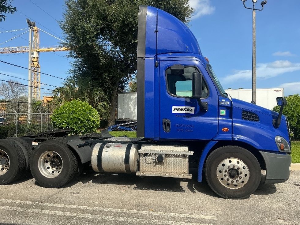 Day Cab Tractor-Heavy Duty Tractors-Freightliner-2020-Cascadia 11364ST-Medley-FL-374,864\n\t\tmiles-$ 47,250 - Image 8
