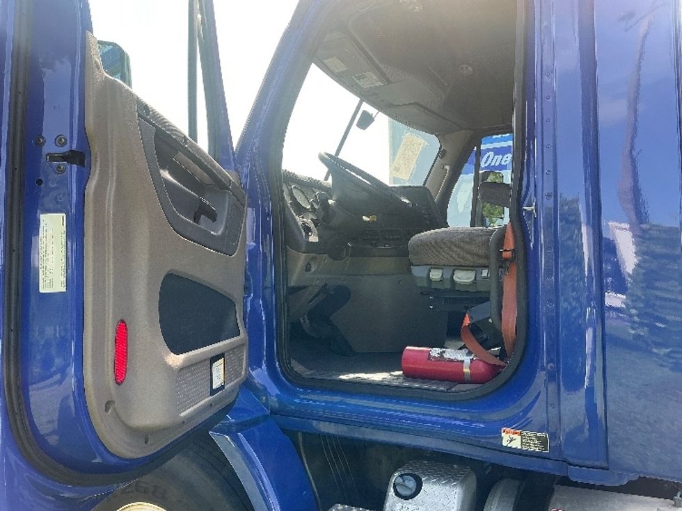 Day Cab Tractor-Heavy Duty Tractors-Freightliner-2020-Cascadia 11364ST-Medley-FL-374,864\n\t\tmiles-$ 47,250 - Image 9