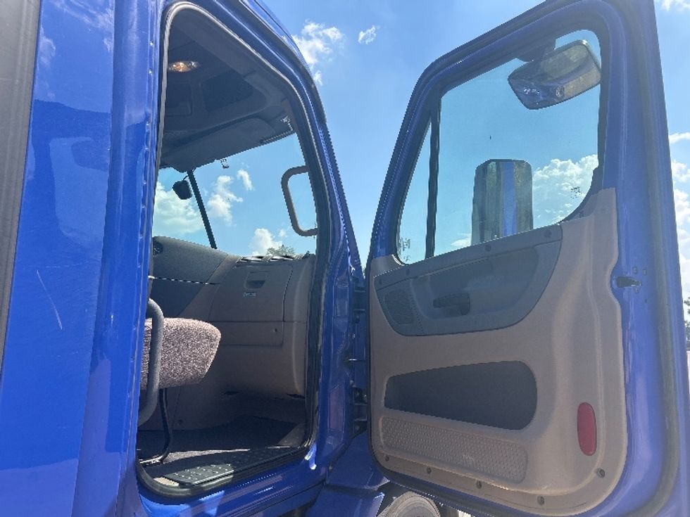 Day Cab Tractor-Heavy Duty Tractors-Freightliner-2020-Cascadia 11364ST-Memphis-TN-243,087\n\t\tmiles-$ 54,750 - Image 12