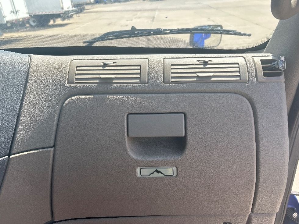 Day Cab Tractor-Heavy Duty Tractors-Freightliner-2020-Cascadia 11364ST-Memphis-TN-243,087\n\t\tmiles-$ 54,750 - Image 13