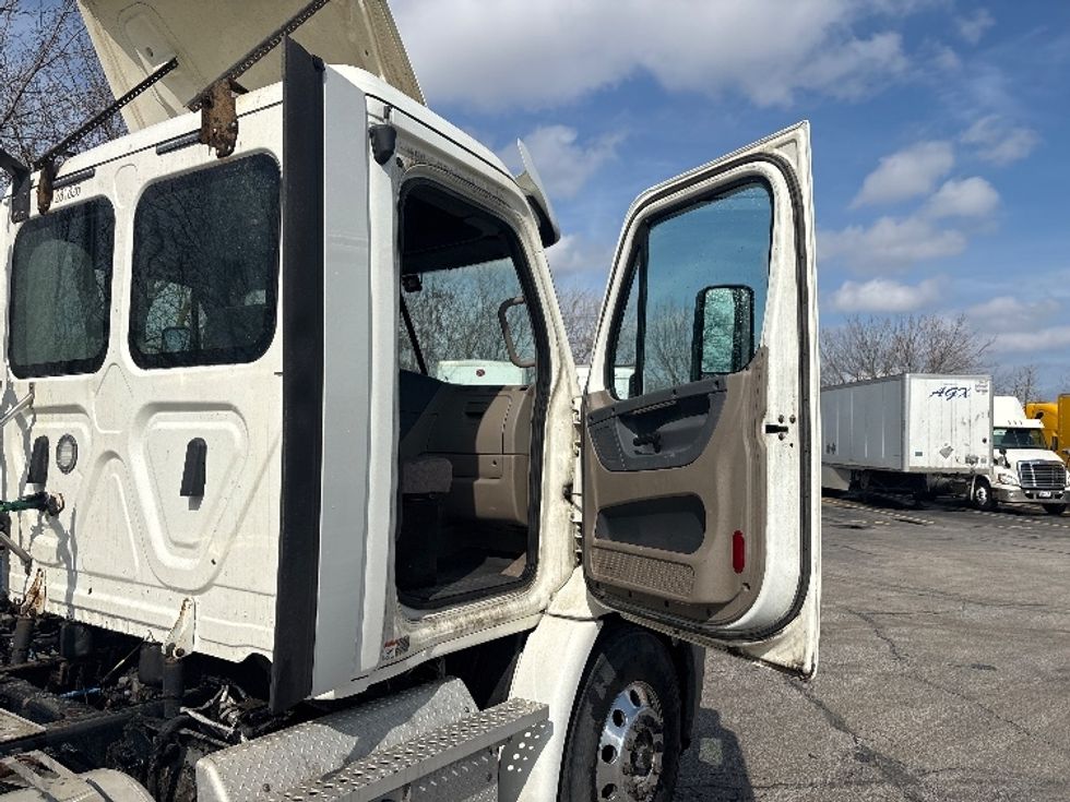 Day Cab Tractor-Heavy Duty Tractors-Freightliner-2020-Cascadia 11364ST-Middlefield-OH-258,938\n\t\tmiles-$ 47,500 - Image 12