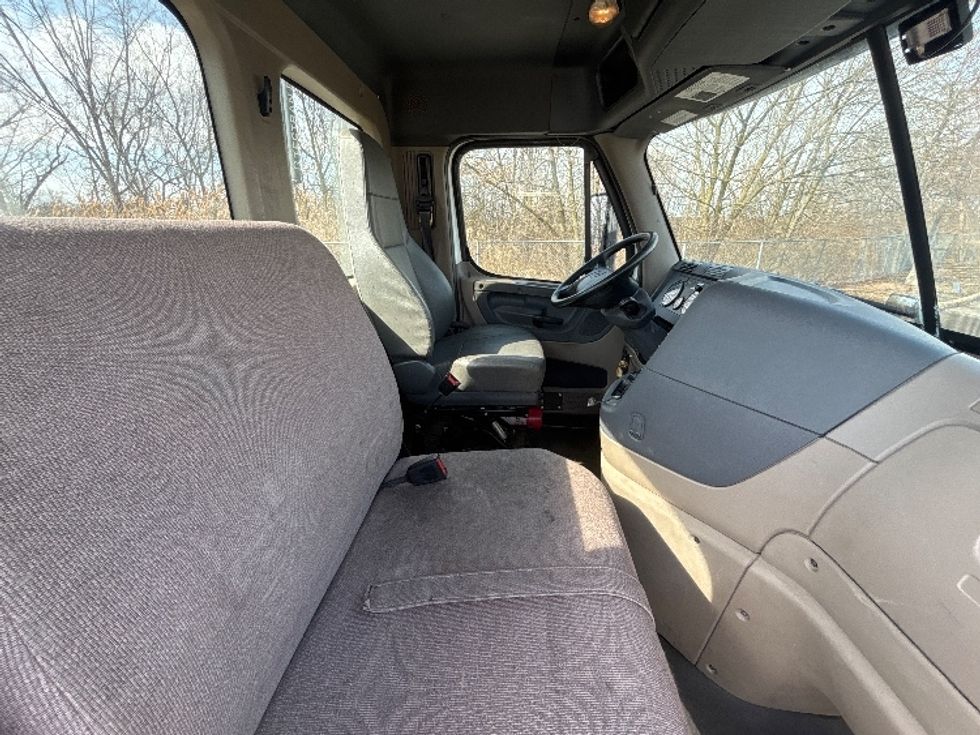 Day Cab Tractor-Heavy Duty Tractors-Freightliner-2020-Cascadia 11364ST-Middlefield-OH-258,938\n\t\tmiles-$ 47,500 - Image 14