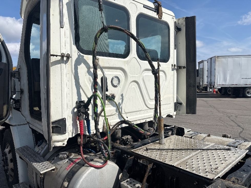 Day Cab Tractor-Heavy Duty Tractors-Freightliner-2020-Cascadia 11364ST-Middlefield-OH-258,938\n\t\tmiles-$ 47,500 - Image 17