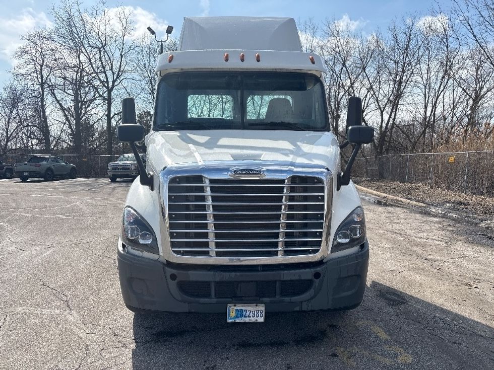 Day Cab Tractor-Heavy Duty Tractors-Freightliner-2020-Cascadia 11364ST-Middlefield-OH-258,938\n\t\tmiles-$ 47,500 - Image 2