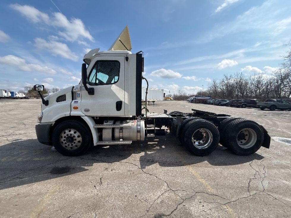 Day Cab Tractor-Heavy Duty Tractors-Freightliner-2020-Cascadia 11364ST-Middlefield-OH-258,938\n\t\tmiles-$ 47,500 - Image 4