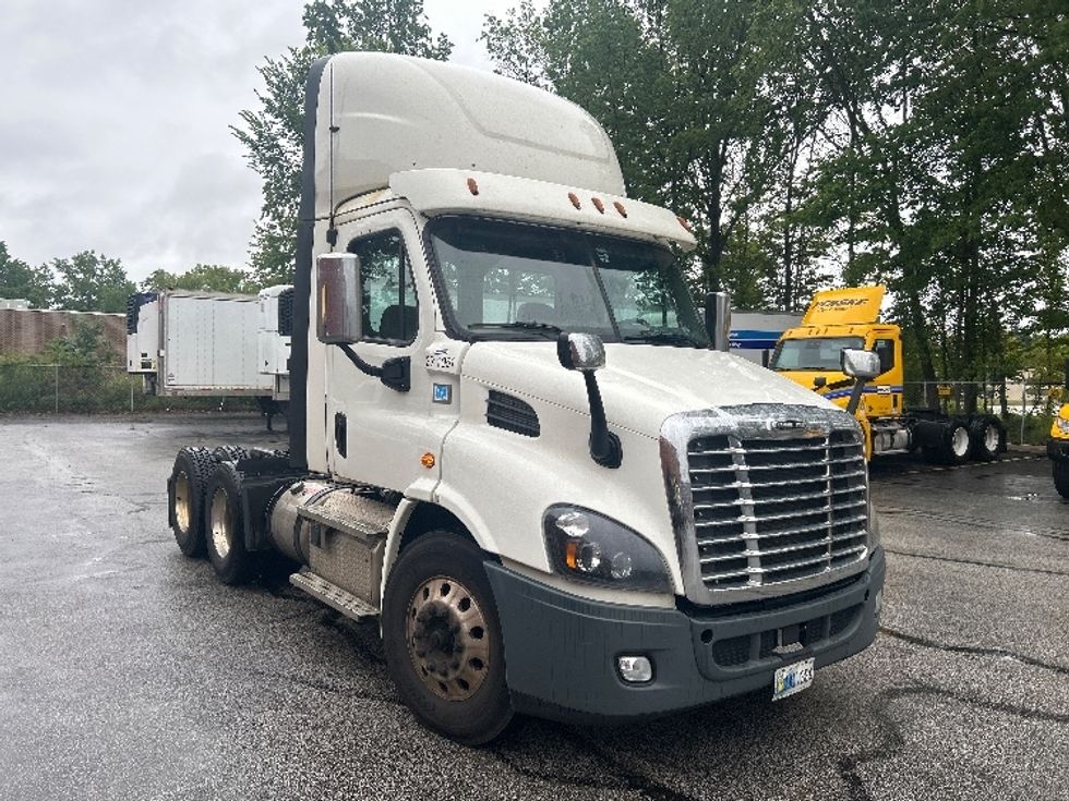Day Cab Tractor-Heavy Duty Tractors-Freightliner-2020-Cascadia 11364ST-Middlefield-OH-323,897\n\t\tmiles-$ 44,000 - Image 1