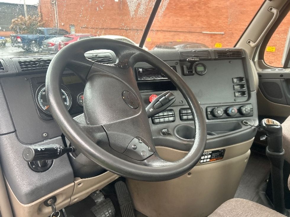 Day Cab Tractor-Heavy Duty Tractors-Freightliner-2020-Cascadia 11364ST-Middlefield-OH-323,897\n\t\tmiles-$ 44,000 - Image 10