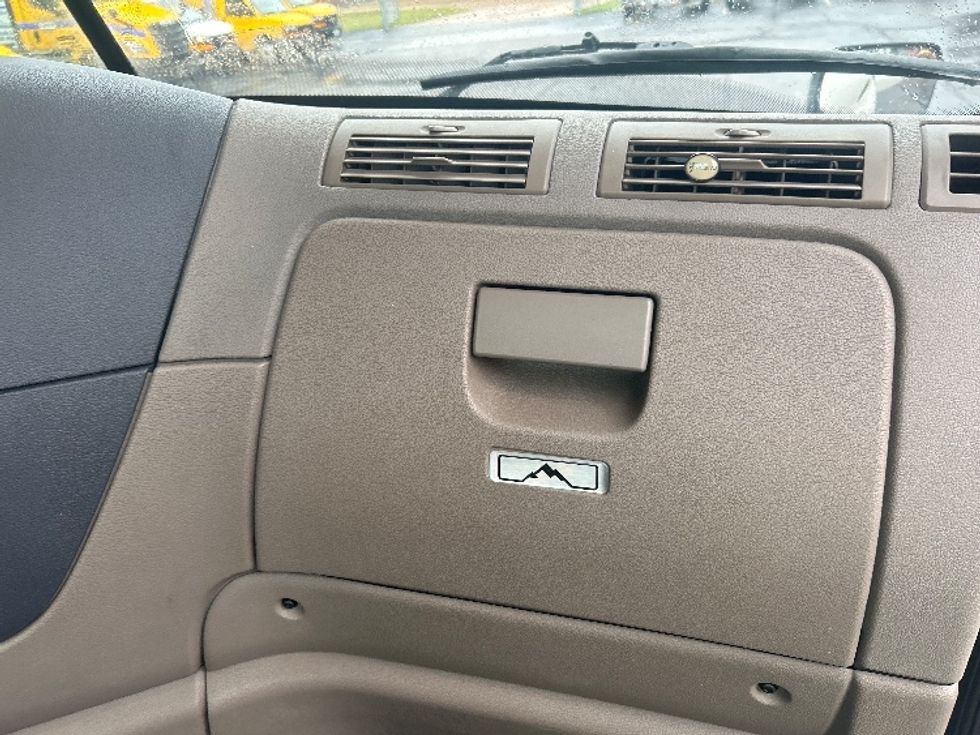 Day Cab Tractor-Heavy Duty Tractors-Freightliner-2020-Cascadia 11364ST-Middlefield-OH-323,897\n\t\tmiles-$ 44,000 - Image 13